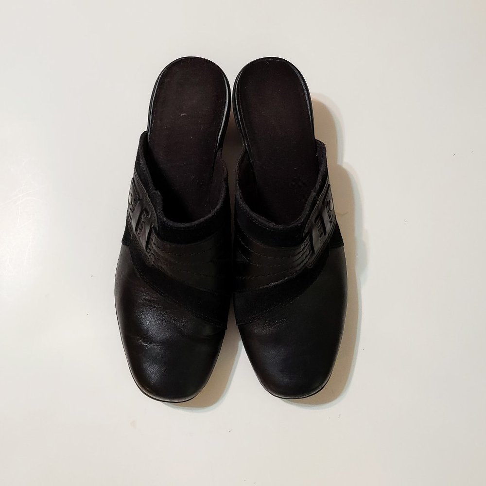 Clarks ladies black slip on shoes size 9M